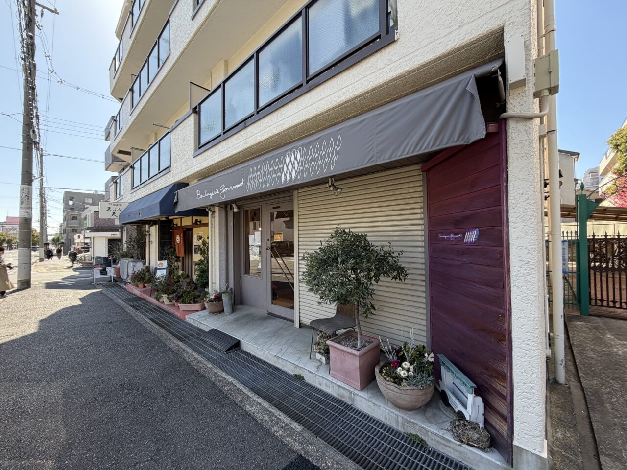 このイベントは、焼きたてのパンと淹れたてのコーヒーのペアリングを楽しめる人気企画。約300種類もの総菜系パンや菓子パンが登場し、hinami（京都）、LE BIHAN（ル・ビアン）、Boulangerie mille-ge（ブーランジェリー ミルジュ）など、関西を代表するベーカリーが集まります！