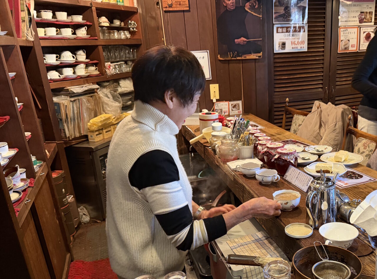 【神戸市東灘区】写真がグレードアップ♪ 坂アンバサダー"ひより”さんの撮影レクチャー in 岡本「珈琲館」の絶品チーズケーキ