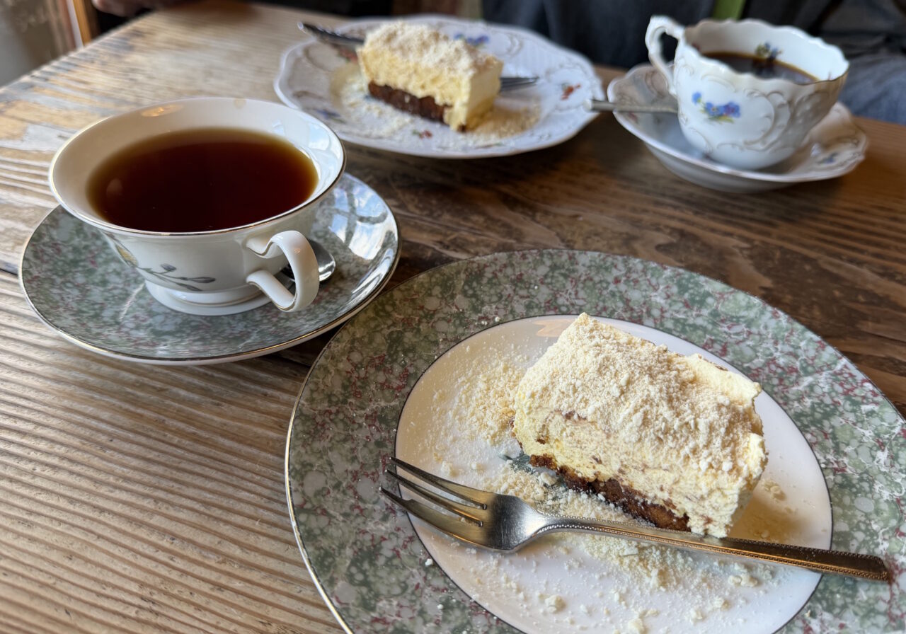 【神戸市東灘区】写真がグレードアップ♪ 坂アンバサダーひよりさんの撮影レクチャー in 岡本「珈琲館」の絶品チーズケーキ