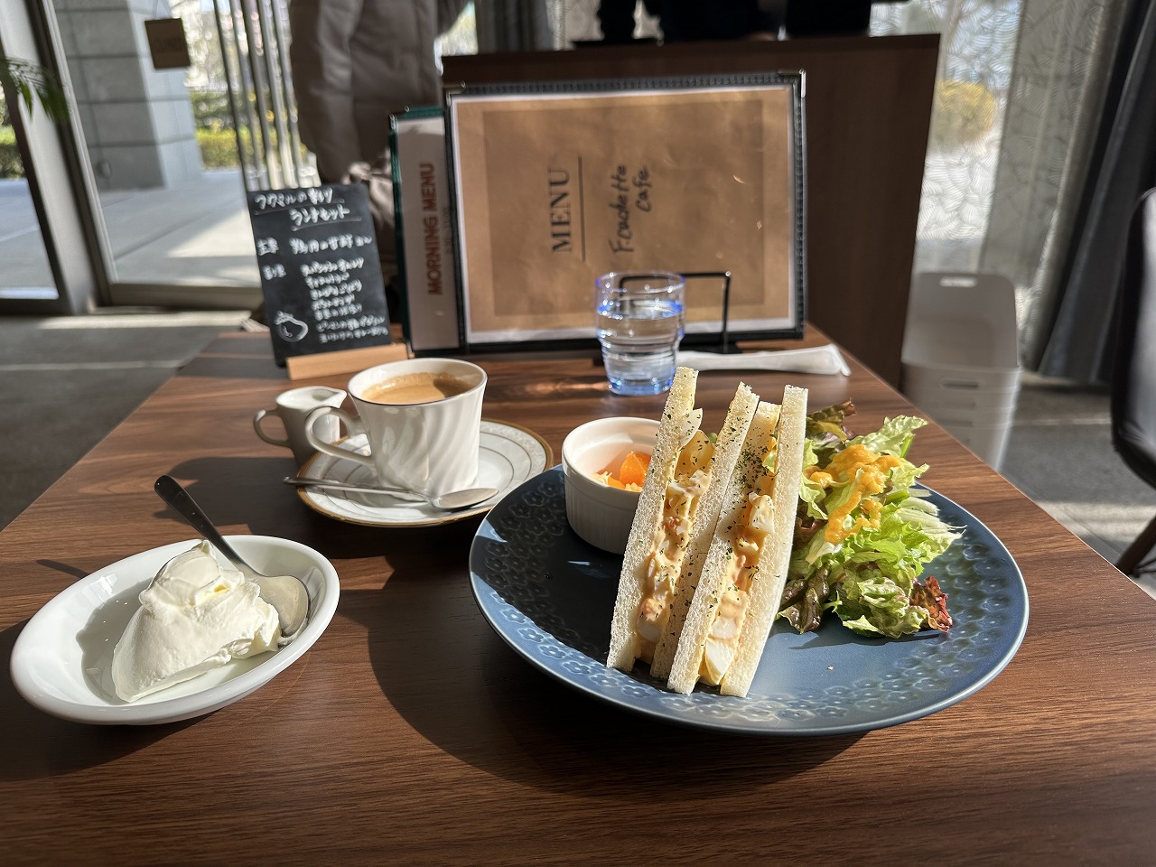 【神戸市東灘区】フクマルの新店「F.cachette cafe」で心ときめくモーニング体験♪ ボリューム満点タマゴサンドに感動！