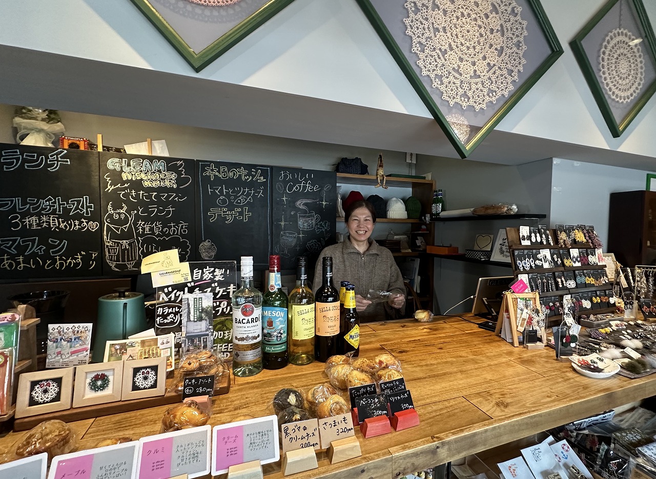 【神戸市】隠れ家「雑貨とカフェ GLEAM」で大満足ランチ♪ 野菜たっぷり焼き立てマフィンプレートが1,580円也。阪神西元町駅から徒歩1分