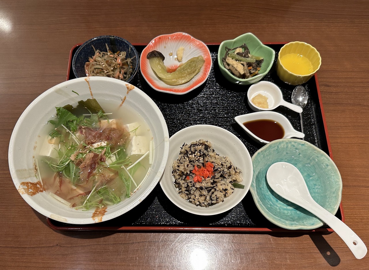 【東灘区甲南】「沖縄料理 結まーる」が1周年! 健康志向の新メニュータンパク質いっぱい♪ 「島豆腐セット」を食べてきました♪