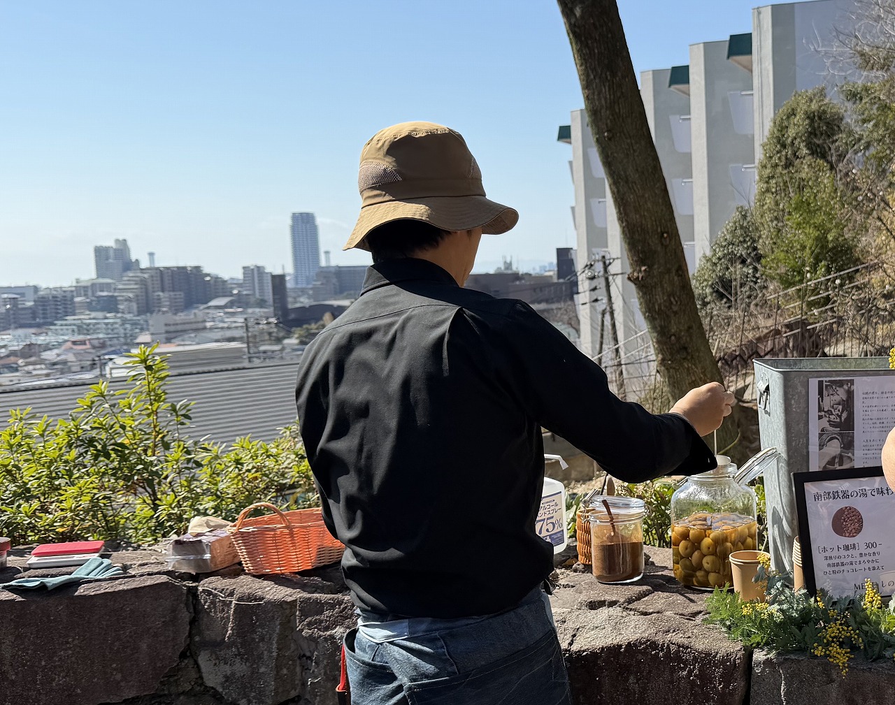 【神戸市東灘区】季節外れの陽気に誘われて…「摂津岡本梅まつり」は、人・人・人の大盛況でした♪ 2月22日開催。