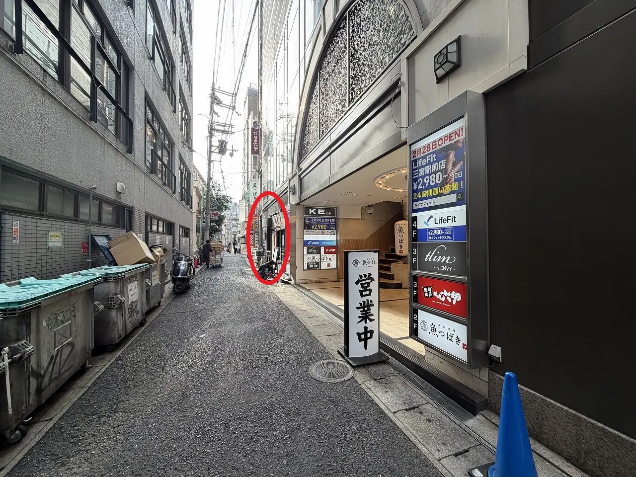 KEビル1階にはフィットネスジムなども入居しており、すでに看板も掲出されていました!
営業時間は11:00〜16:30(L.O.16:00)
移転リニューアルオープンは2026年2月25日(水)。営業時間は**11:00〜16:30(ラストオーダー16:00)**で、不定休とのこと。
お店の方にお聞きしたところ、「オープンより当面は昼のみの営業で、オペレーションを確認していく予定」とのことでした。