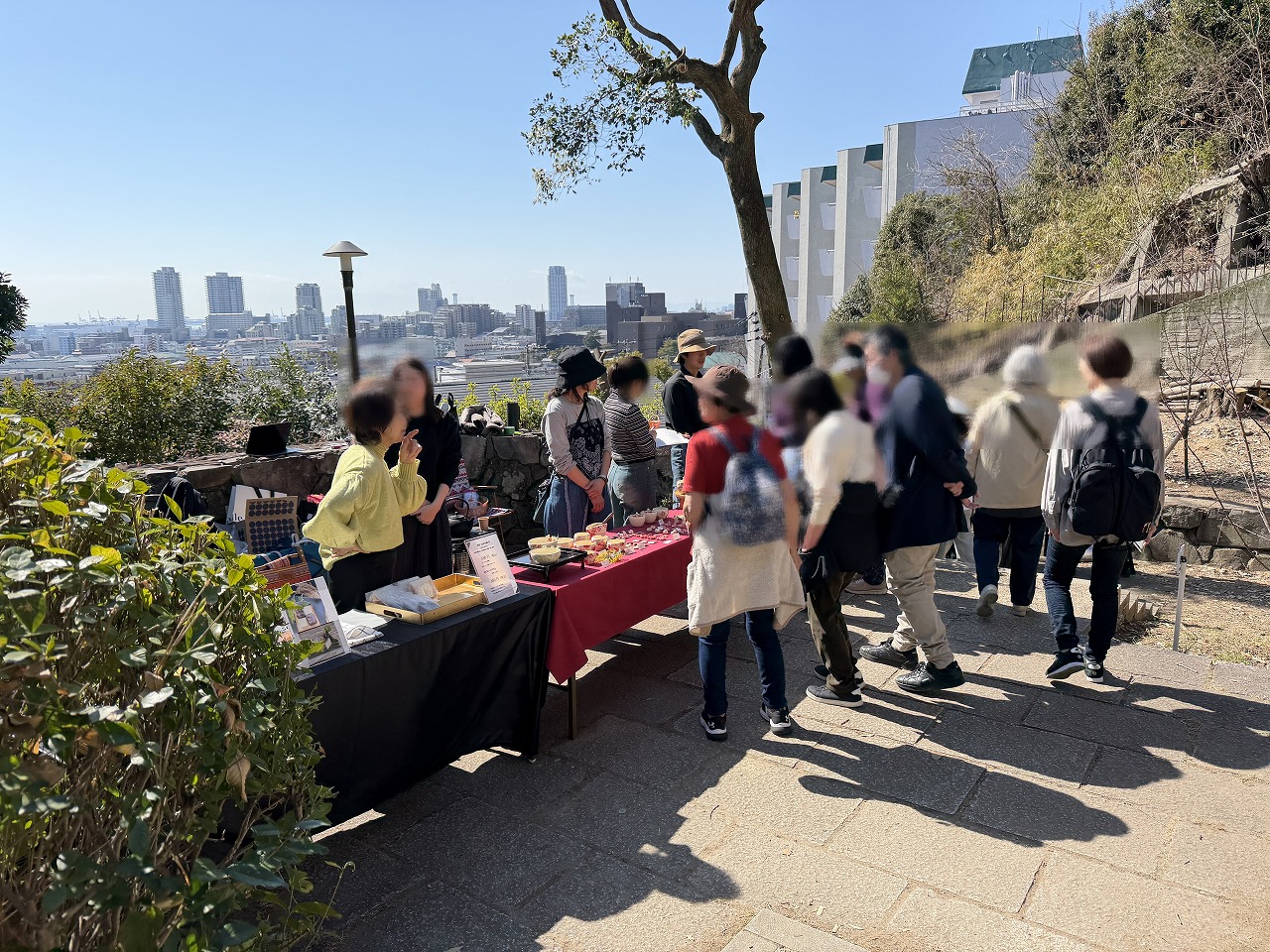 【神戸市東灘区】季節外れの陽気に誘われて…「摂津岡本梅まつり」は、人・人・人の大盛況でした♪ 2月22日開催。