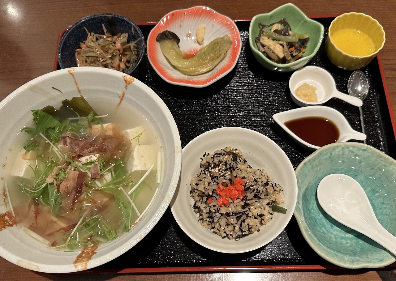 【東灘区甲南】「沖縄料理 結まーる」が1周年! 健康志向の新メニュータンパク質いっぱい♪ 「島豆腐セット」を食べてきました♪