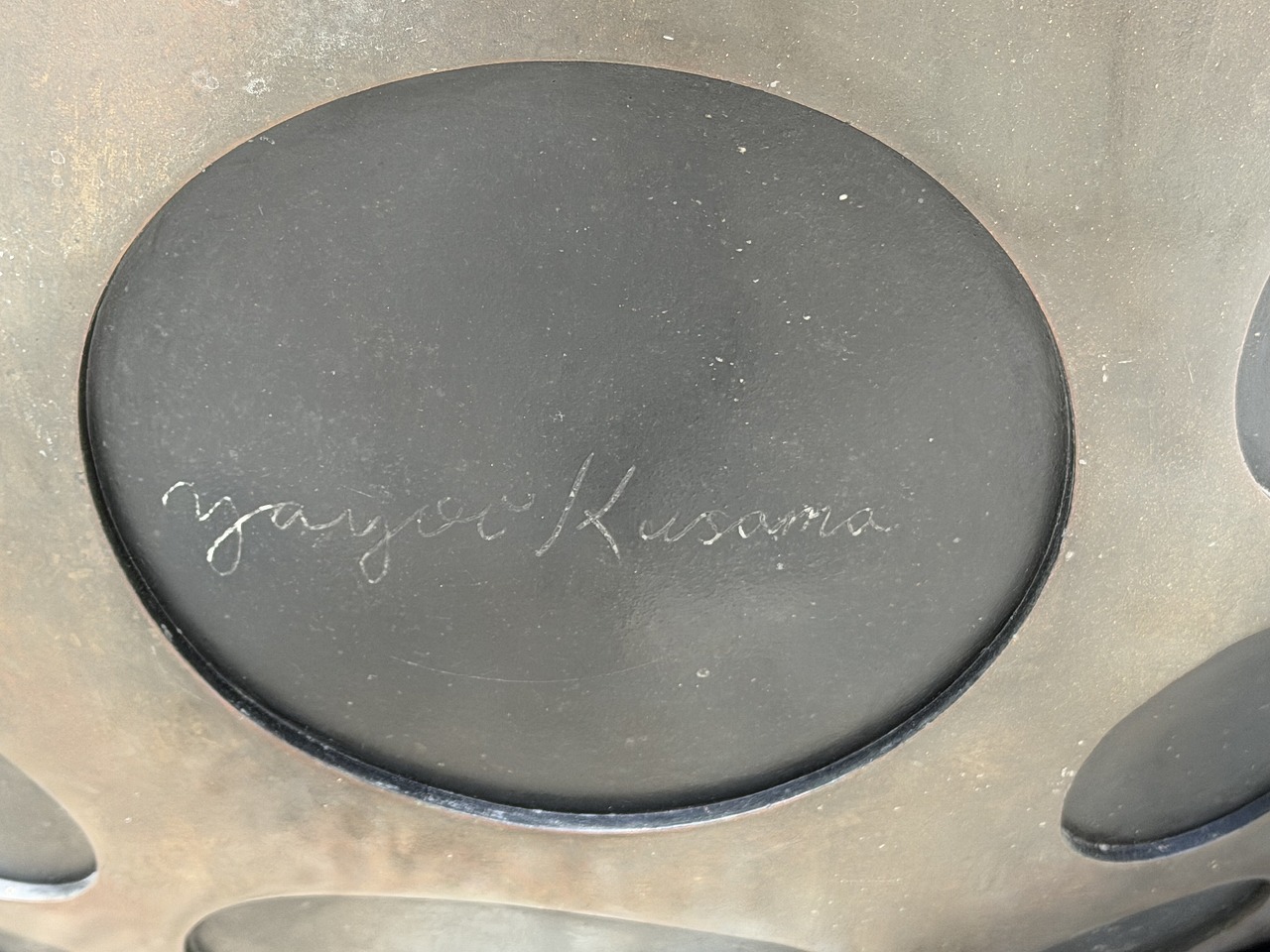 【神戸市灘区】六甲山に草間彌生《南瓜》がやってきた!ブロンズ製の巨大かぼちゃを今すぐ見に行こう♪「ROKKO森の音ミュージアム」SIKIガーデンに2026年3月14日より公開