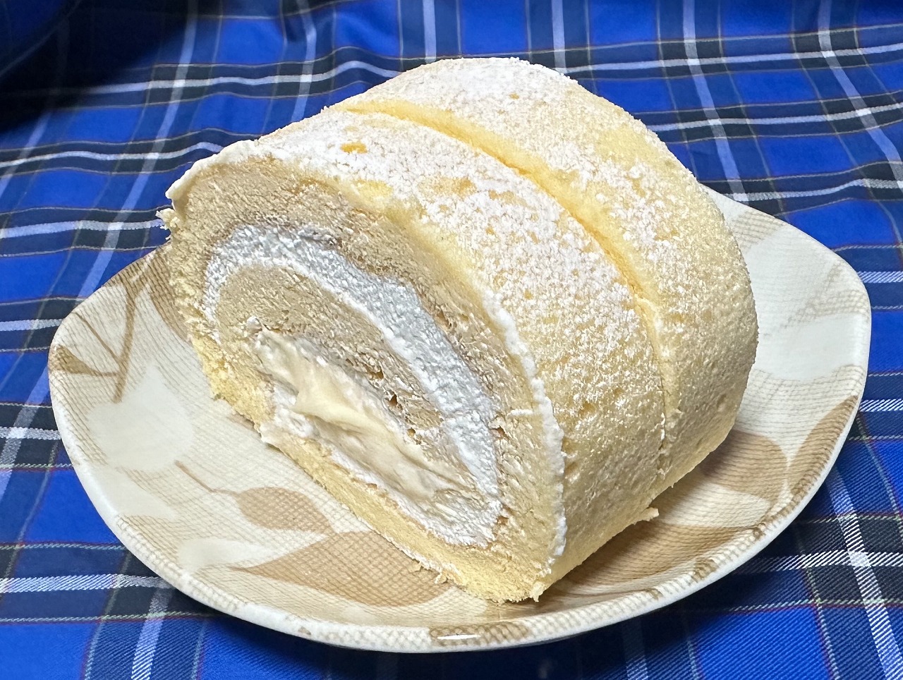 【神戸市東灘区】一つの扉に2つの顔！「レオニダス＆ガトーエモア神戸岡本店」ふわふわ食感がたまらない岡本ロールが絶品♪