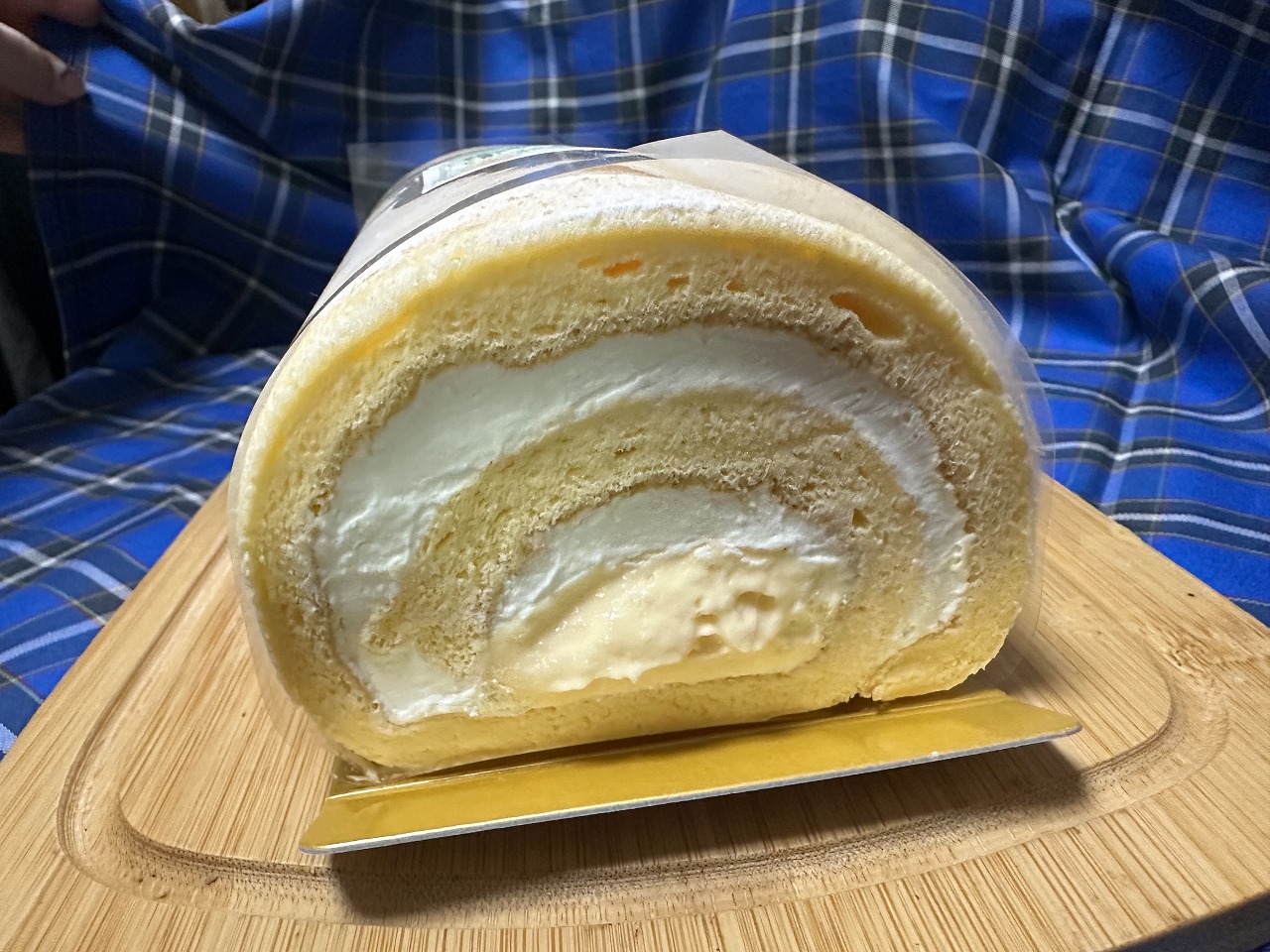 【神戸市東灘区】一つの扉に2つの顔！「レオニダス＆ガトーエモア神戸岡本店」ふわふわ食感がたまらない岡本ロールが絶品♪