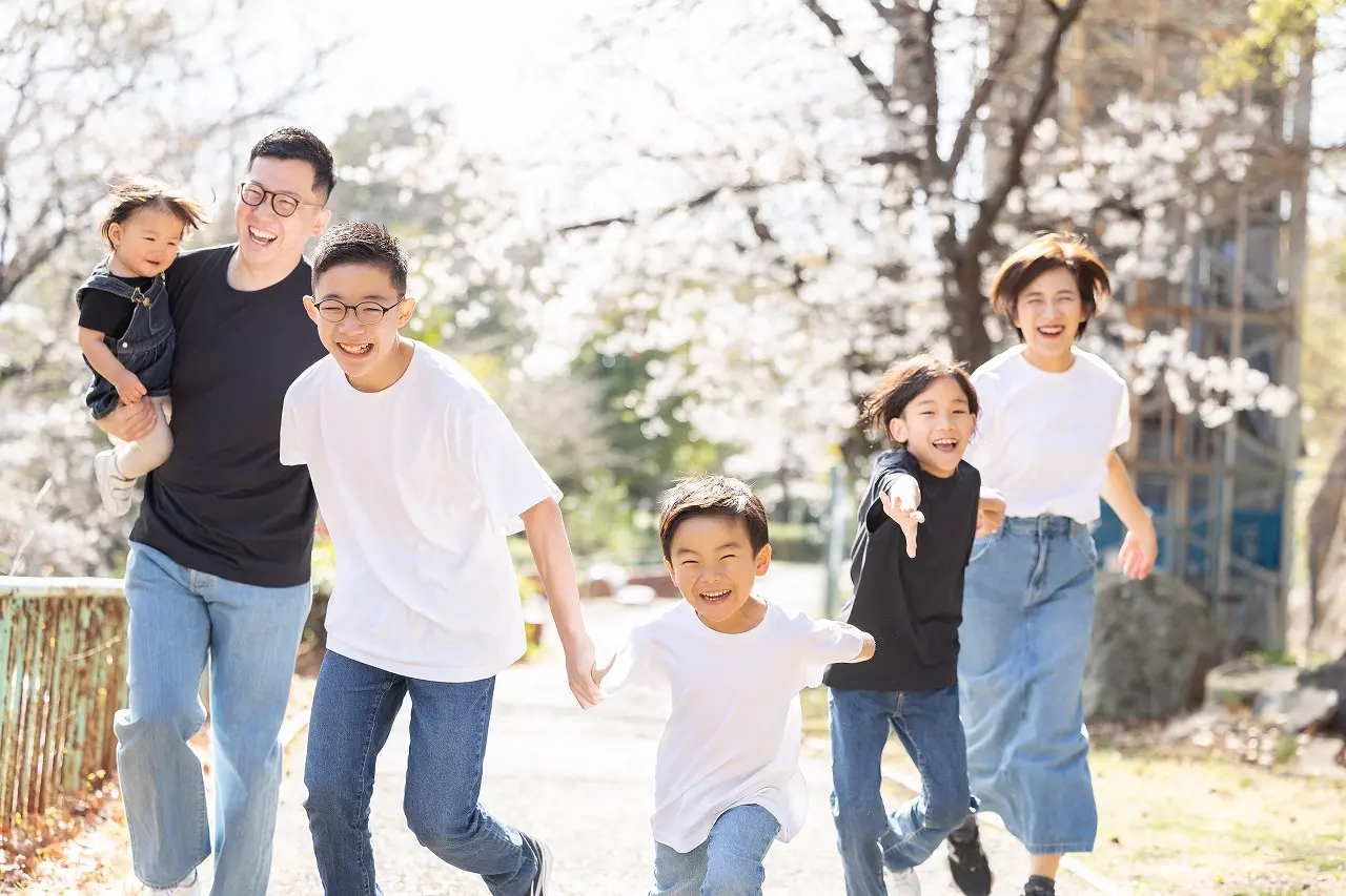 【神戸市灘区】春の公園で笑顔あふれる家族写真を！「ルカフォト」の撮影会が今からが旬です♪