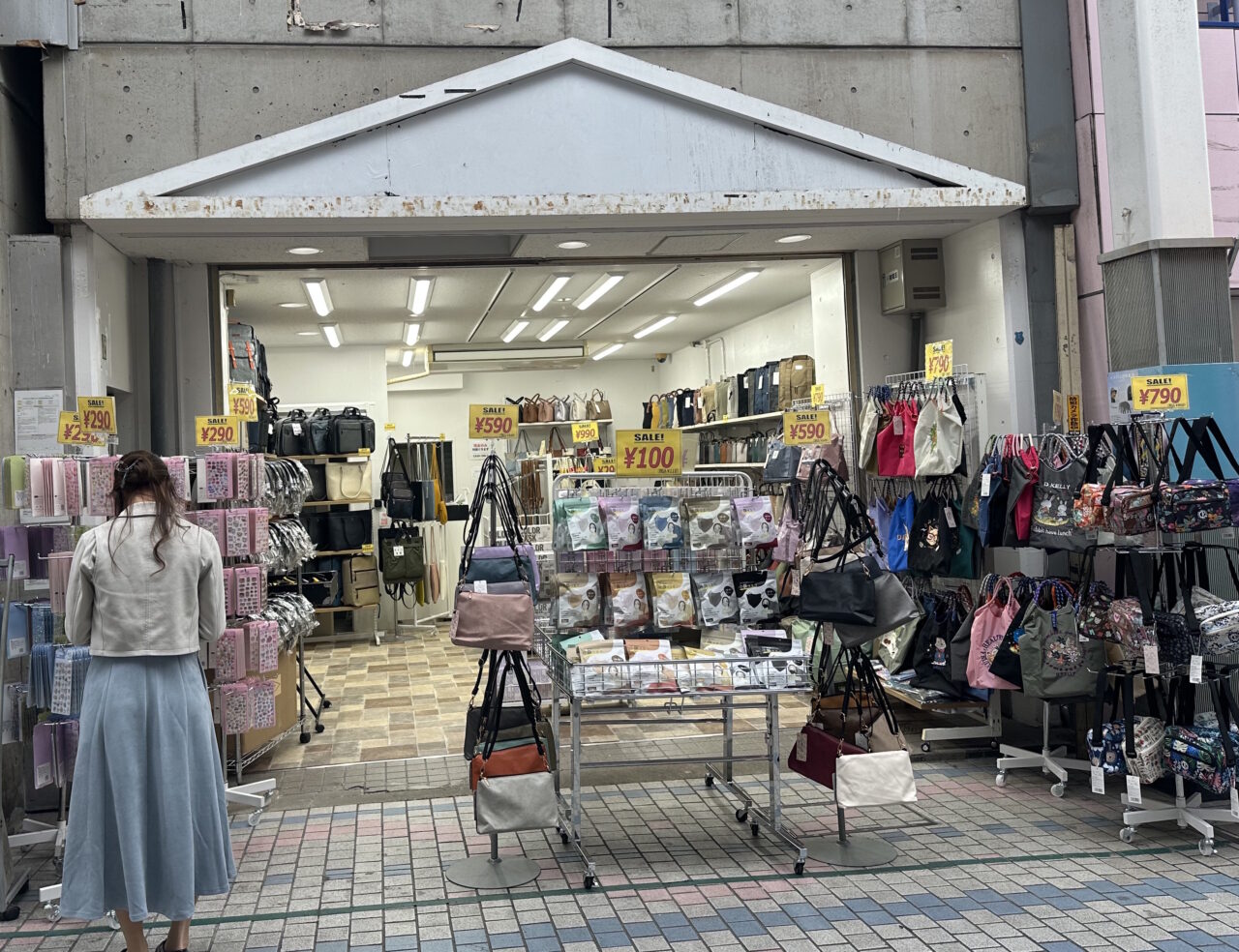 【神戸市灘区】水道筋商店街に「D.KELLY（ディーケリー）」の路面店がオープン！ ラブブのボンボンドロップシールが100円？！