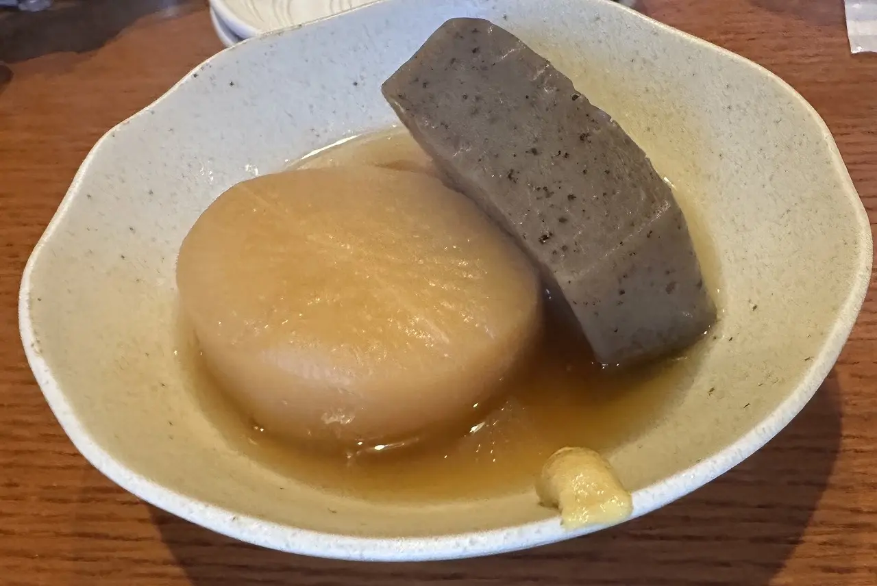 今回注文したのは、とん平焼き・ぼっかけ焼きそば・おでん。