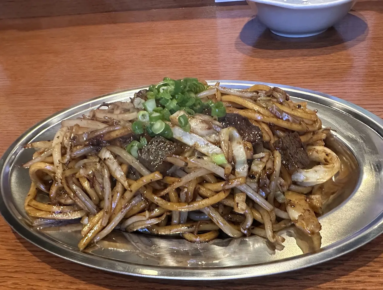 【神戸市灘区】王子公園にオープンした『鉄板焼居酒屋 いけ』さん へ。甘くて濃厚な中太麺…ぼっかけ焼きそば 美味しい♪