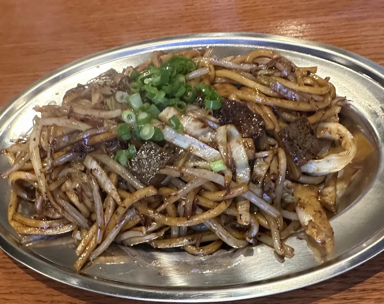 【神戸市灘区】王子公園にオープンした『鉄板焼居酒屋 いけ』さん へ。甘くて濃厚な中太麺…ぼっかけ焼きそば 美味しい♪