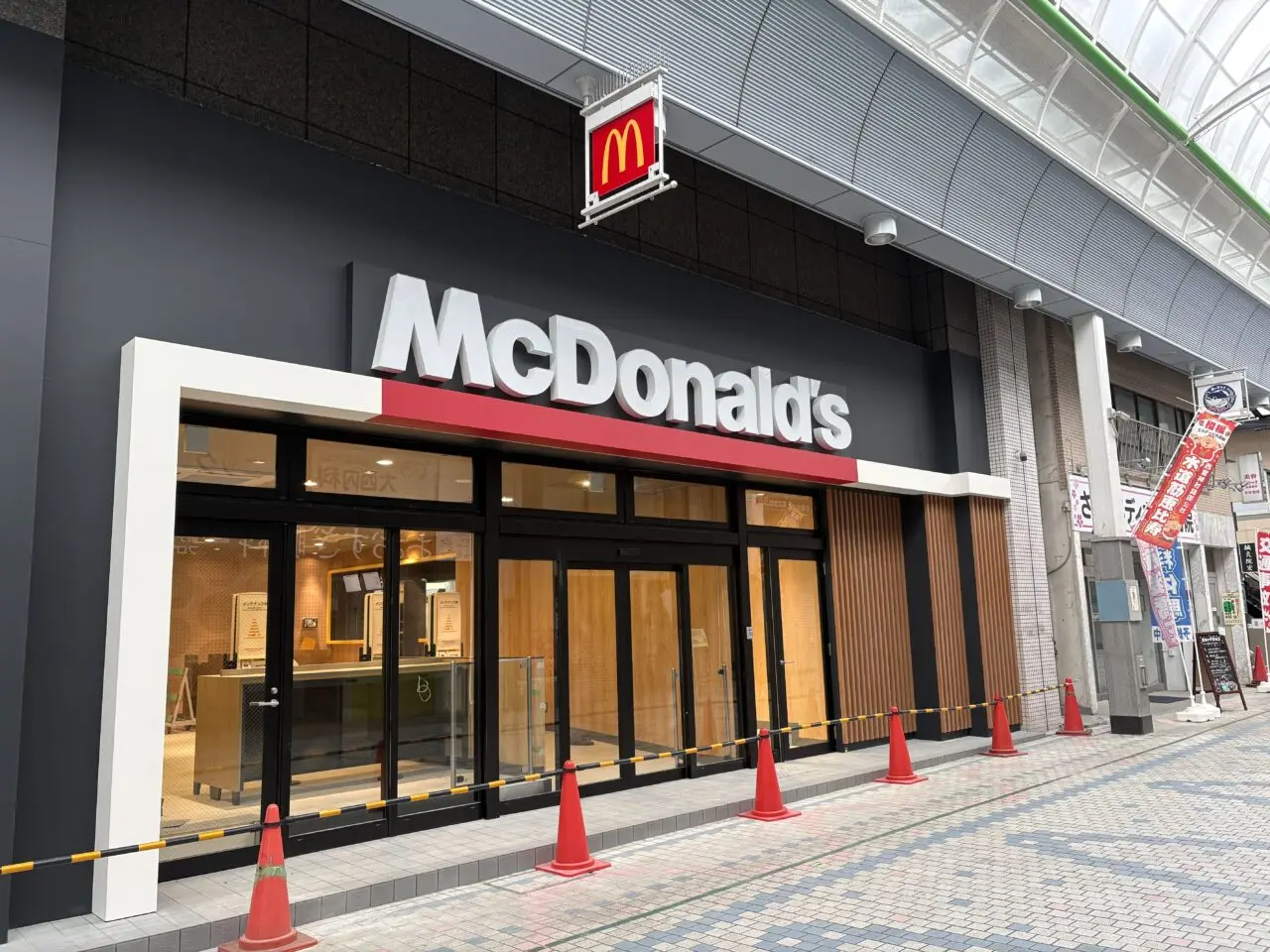 【神戸市灘区】続々報の続報！ 水道筋のマクドナルド 王子公園店に、ついに看板が付きました♪