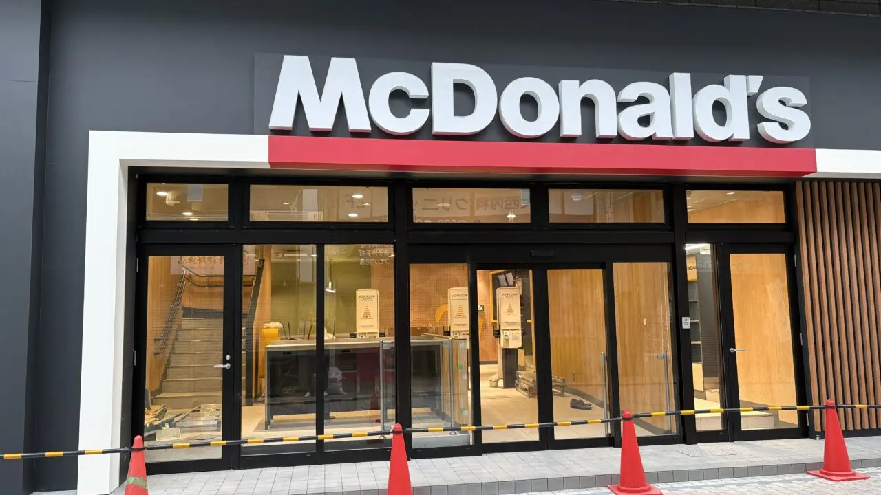 【神戸市灘区】続々報の続報！ 水道筋のマクドナルド 王子公園店に、ついに看板が付きました♪