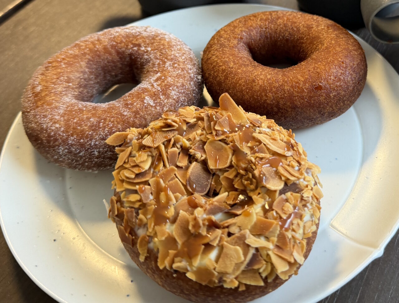 【神戸市東灘区】２階のカフェスペースは、隠れ家感満載♪ 宝塚発の人気ドーナツ店「SHICT（シクト）岡本」さんがオープン♪