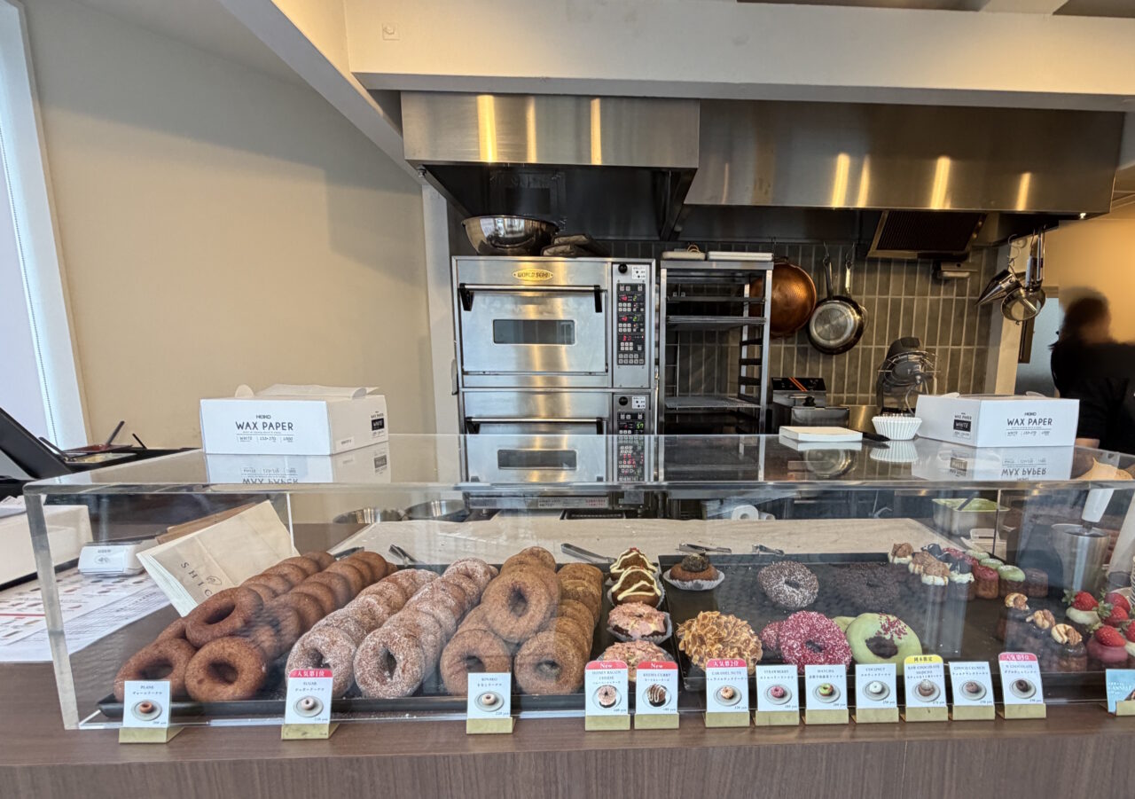 【神戸市東灘区】２階のカフェスペースは、隠れ家感満載♪ 宝塚発の人気ドーナツ店「SHICT（シクト）岡本」さんがオープン♪