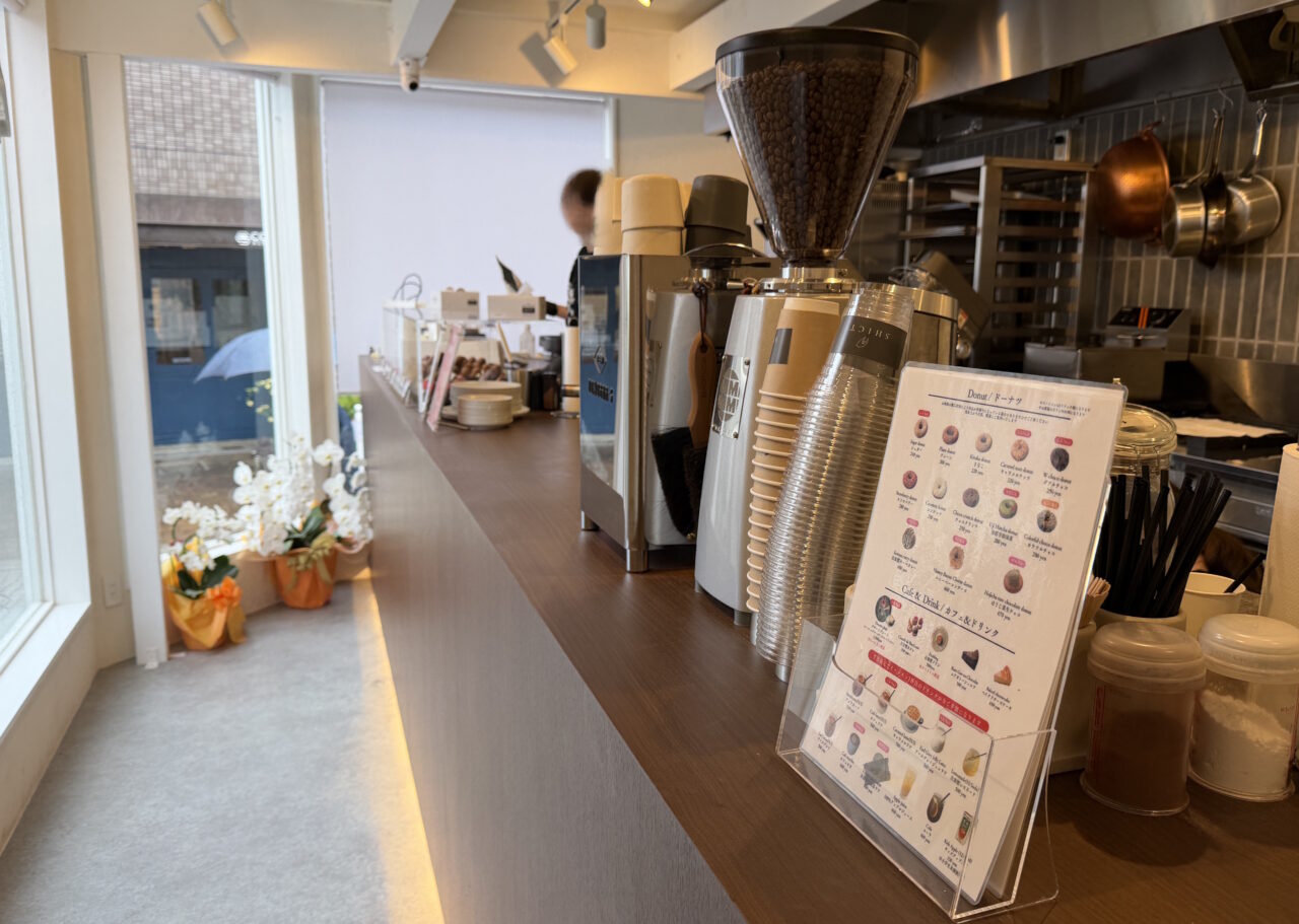 【神戸市東灘区】２階のカフェスペースは、隠れ家感満載♪ 宝塚発の人気ドーナツ店「SHICT（シクト）岡本」さんがオープン♪