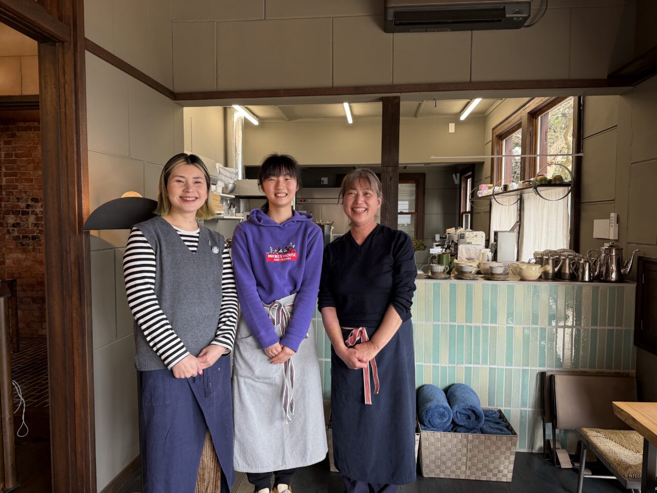 【神戸市灘区】新緑が眩しい六甲山の山上で絶景カフェ 『百合珈琲 六甲山』さんへ。広々無料駐車場完備で、運転苦手でも安心♪