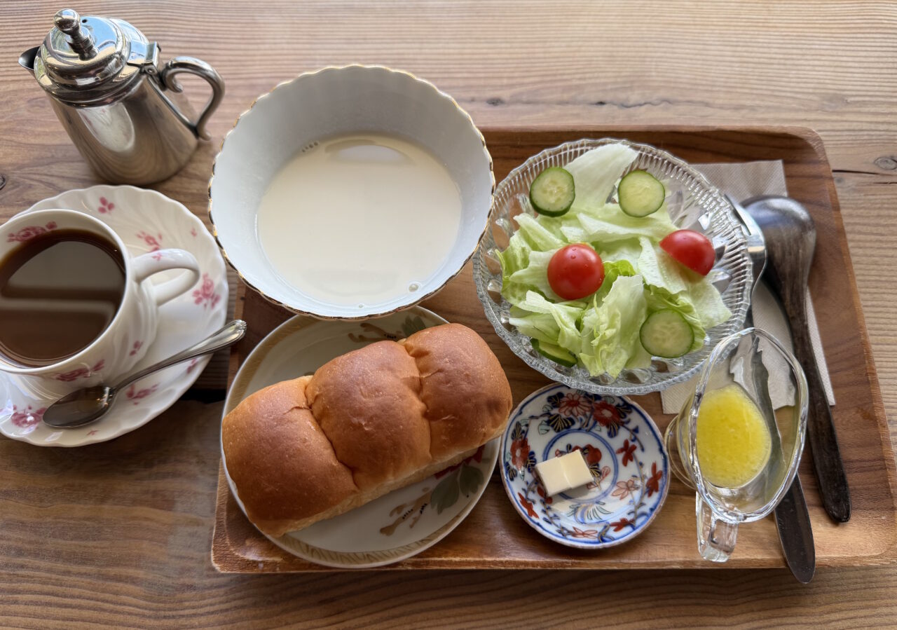 【神戸市灘区】新緑が眩しい六甲山の山上で絶景カフェ 『百合珈琲 六甲山』さんへ。広々無料駐車場完備で、運転苦手でも安心♪