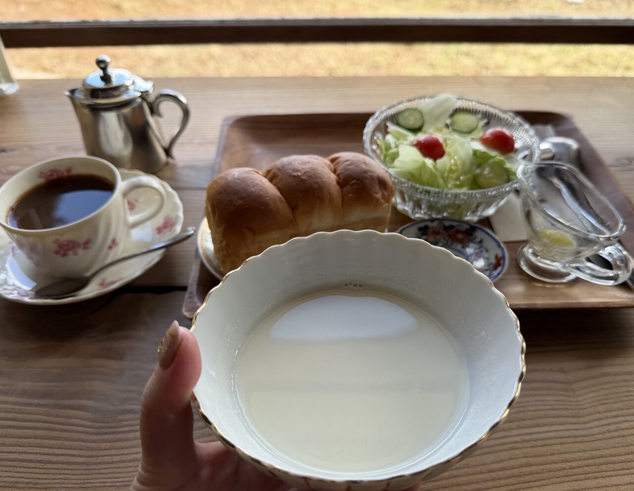 【神戸市灘区】新緑が眩しい六甲山の山上で絶景カフェ 『百合珈琲 六甲山』さんへ。広々無料駐車場完備で、運転苦手でも安心♪