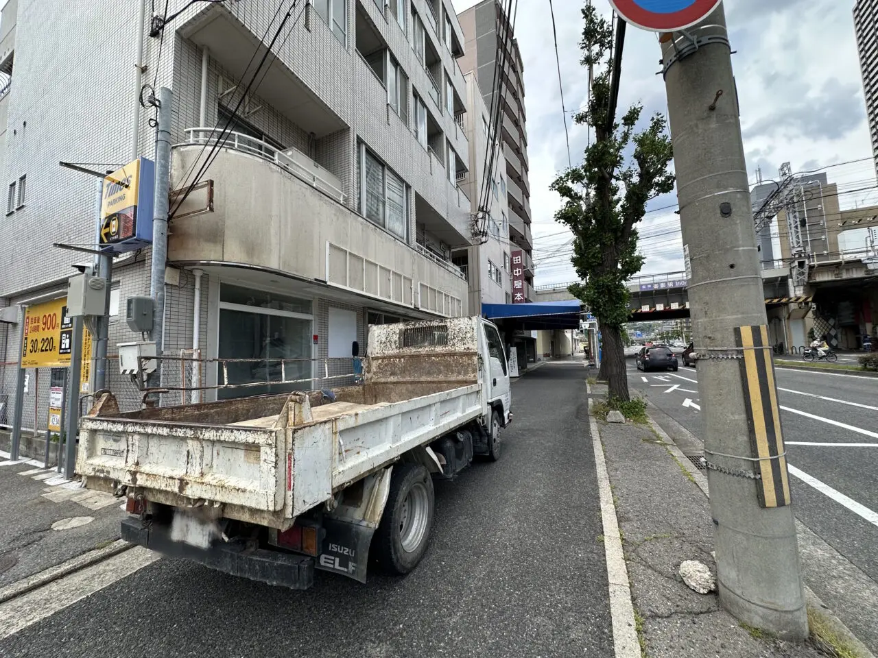 【神戸市東灘区】阪神御影駅近く「ローソンストア100 神戸御影店」が３月末で閉店。店舗の撤収工事がはじまっていました。
