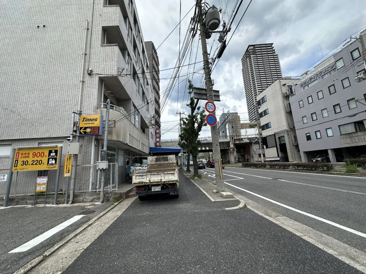 【神戸市東灘区】阪神御影駅近く「ローソンストア100 神戸御影店」が３月末で閉店。店舗の撤収工事がはじまっていました。
