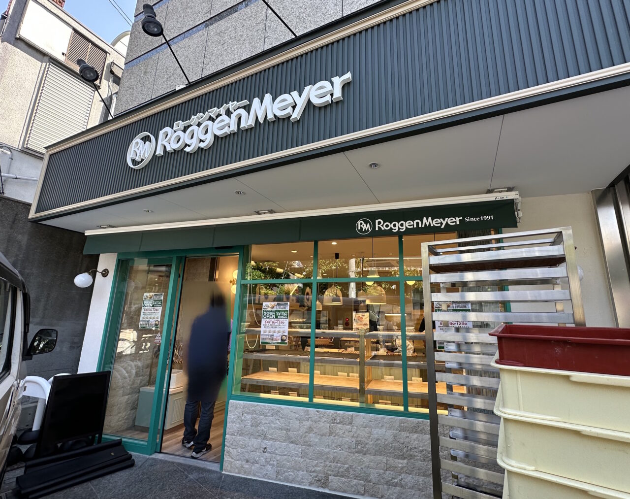 【神戸市東灘区】「ローゲンマイヤー岡本店」さん、5月11日(月)リニューアルオープン! 赤のイメージからシックな深緑のお店へ♪