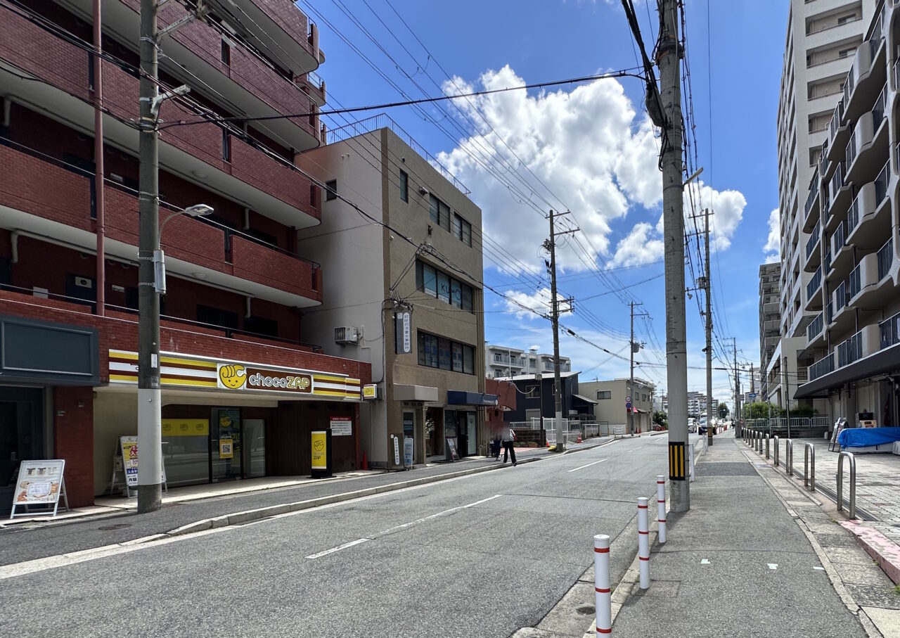 【神戸市東灘区】久しぶりに新しい黄色い看板を発見！ 阪神深江駅近くに「chocoZAP 深江北町店」がオープンしていました♪ 24時間営業ではないようです…。