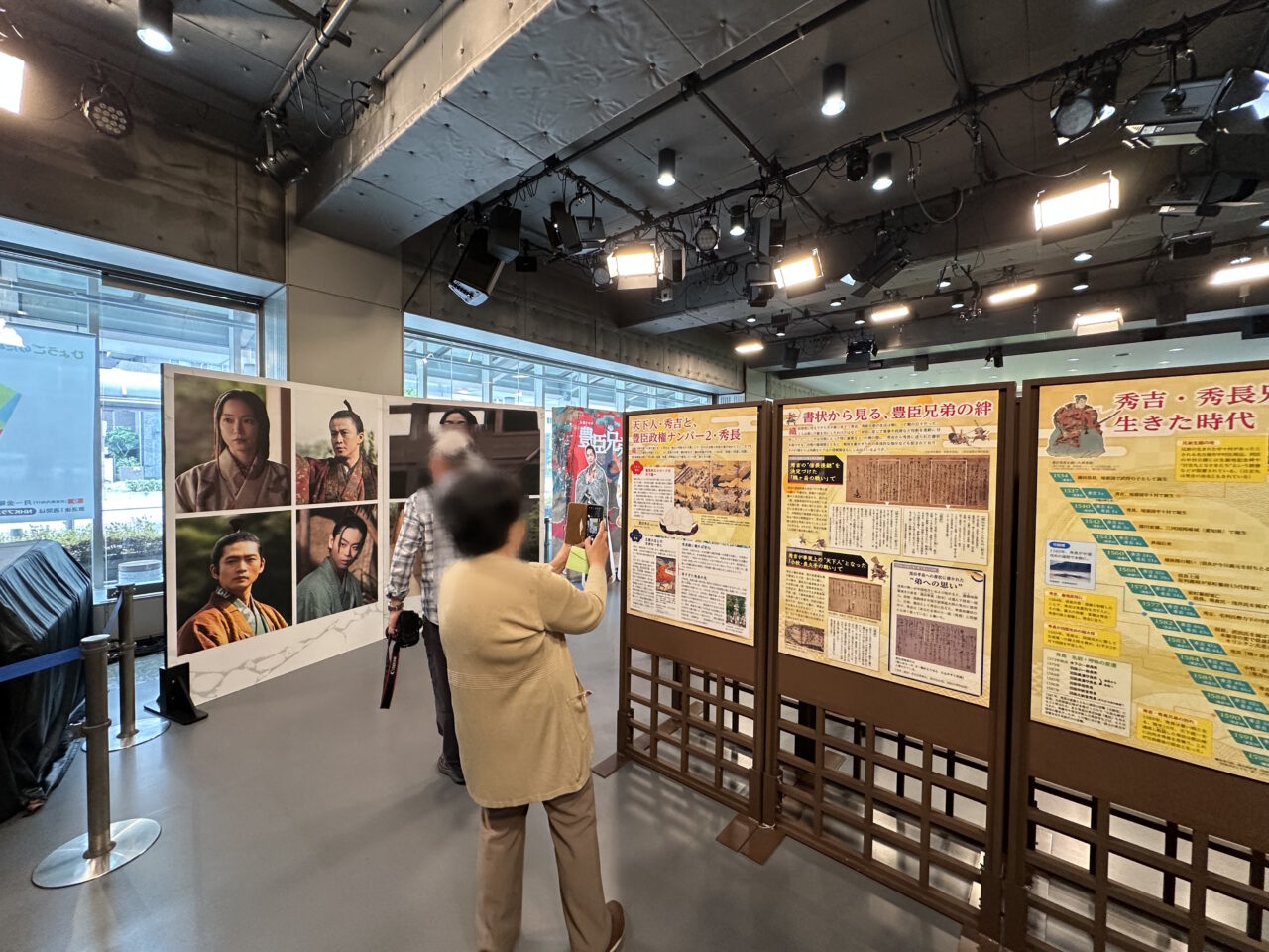 神戸市中央区・中山手通にある「NHK神戸放送局」1階の「トアステーション」で、大河ドラマ「豊臣兄弟！」NHK全国巡回展 in 兵庫が開催されています。