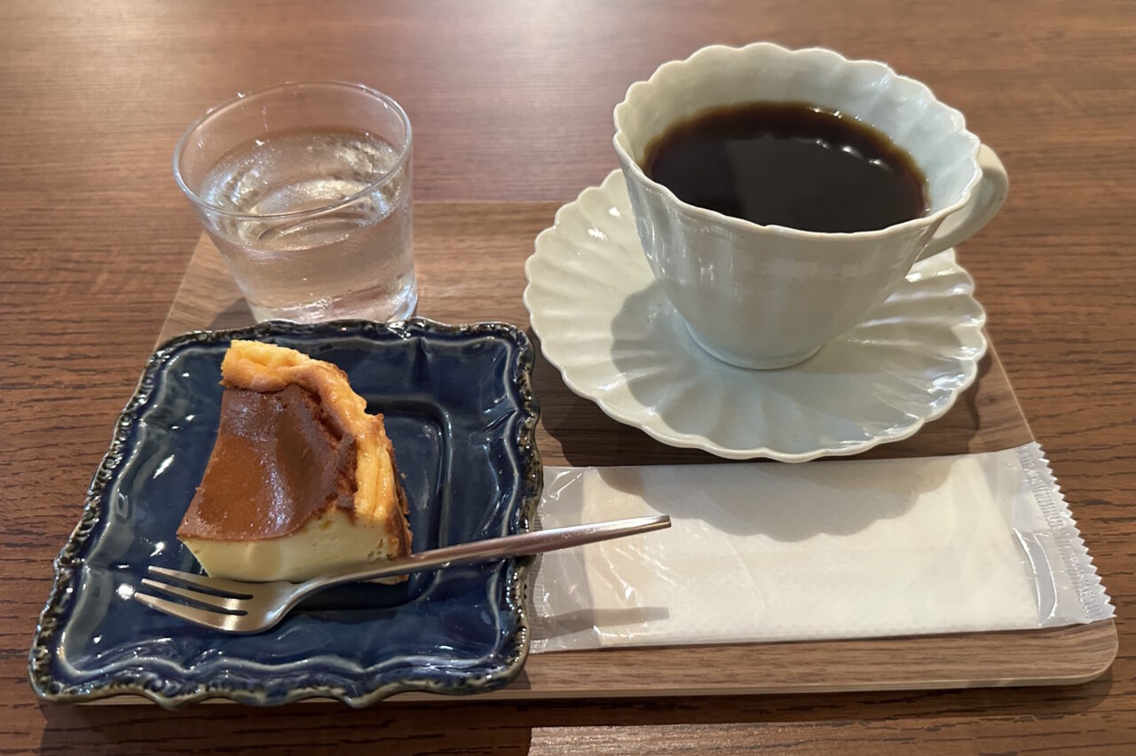 【神戸市】看板なし！？ 元町の路地裏に、自家焙煎珈琲の隠れ家「Iris Coffee」さん がオープン♪ 週３日営業の訳とは…