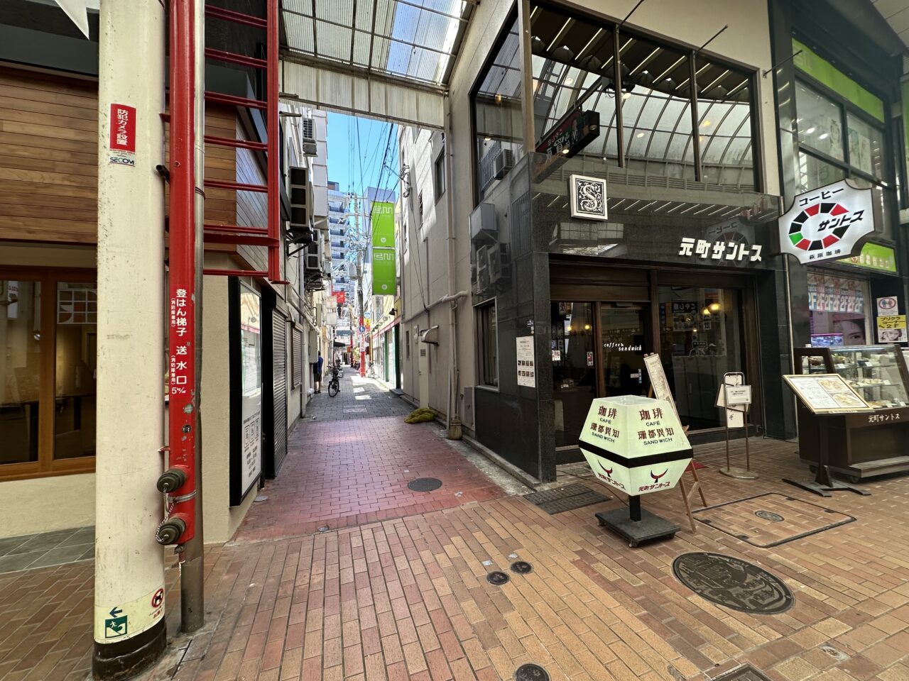 【神戸市】看板なし！？ 元町の路地裏に、自家焙煎珈琲の隠れ家「Iris Coffee」さん がオープン♪ 週３日営業の訳とは…
