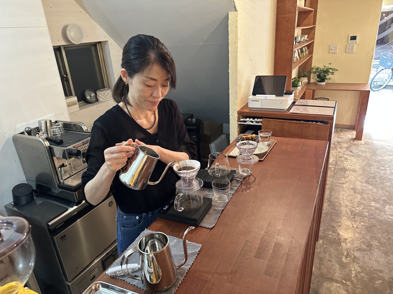 【神戸市】看板なし！？ 元町の路地裏に、自家焙煎珈琲の隠れ家「Iris Coffee」さん がオープン♪ 週３日営業の訳とは…