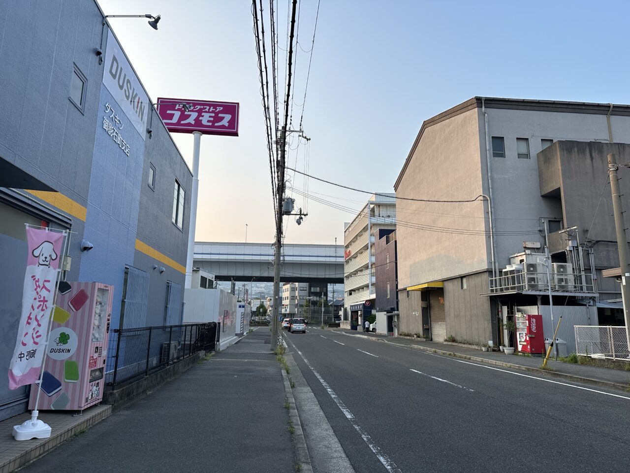 【神戸市東灘区】阪神電車から見えたピンクの看板の正体は…！「ドラッグコスモス御影店」が姿を現しました。秋オープン予定