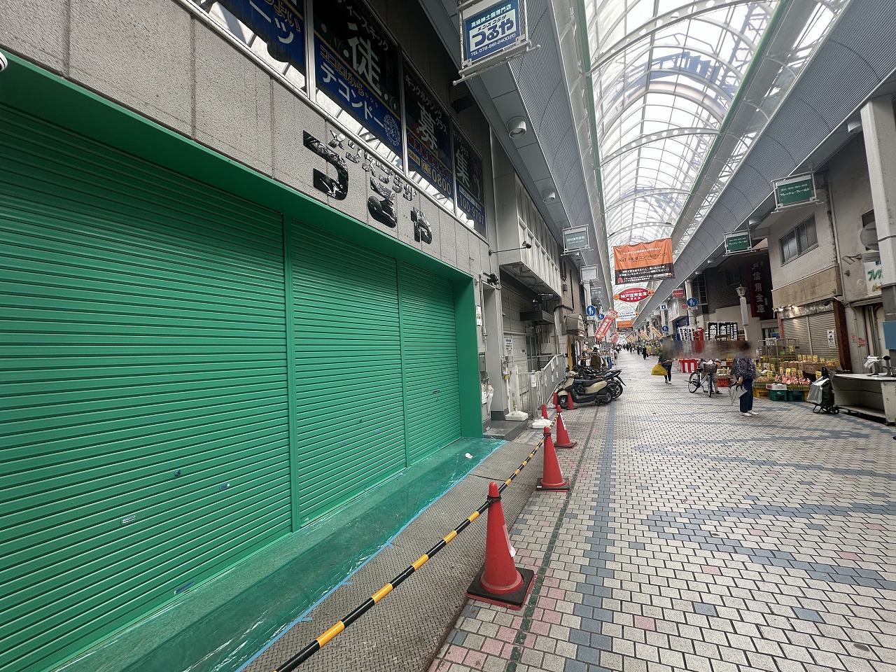 【神戸市灘区】水道筋商店街「つるや」跡地に食品ロス削減ショップ「ecoeat」さん が2026年8月オープン予定! シャッターの色が緑になってる…