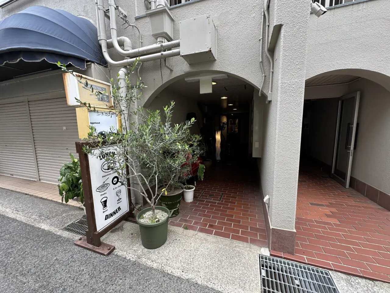 【神戸市東灘区】MAPを見ながらでも通り過ぎそう?! JR住吉駅近くの隠れ家「eggstand」で美しいオムライスを♪