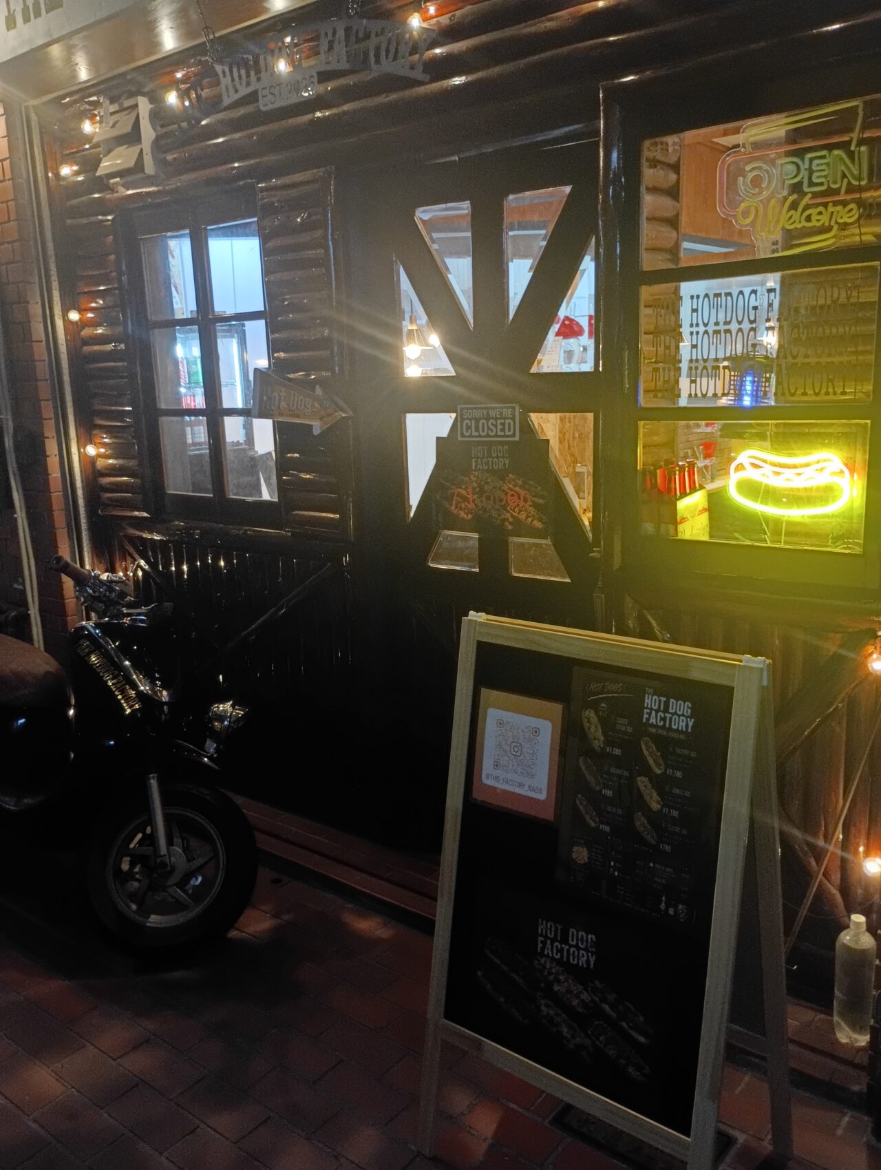 【神戸市灘区】ダイエーグルメシティ灘の南側にホットドッグ店「THE HOTDOG FACTORY」が7月1日オープンしています!