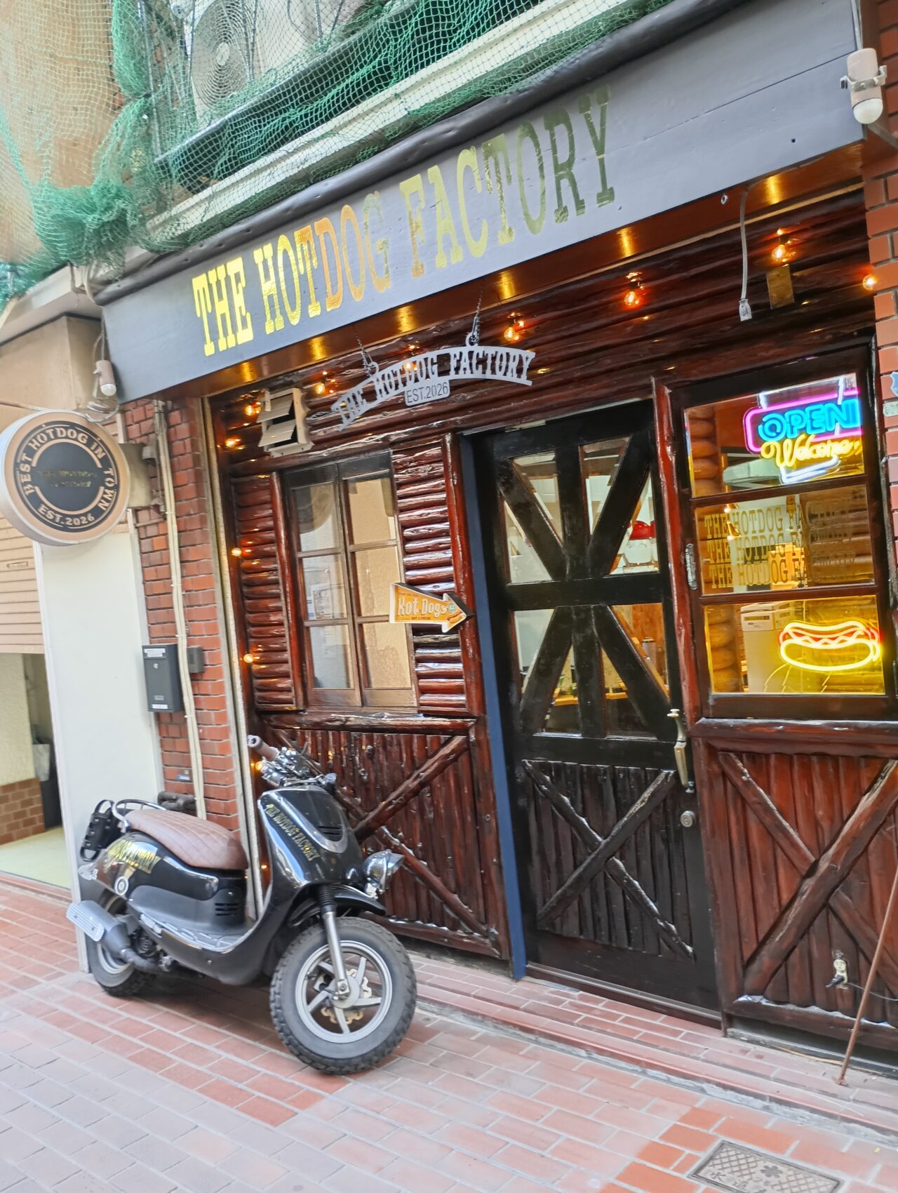 【神戸市灘区】ダイエーグルメシティ灘の南側にホットドッグ店「THE HOTDOG FACTORY」が7月1日オープンしています!