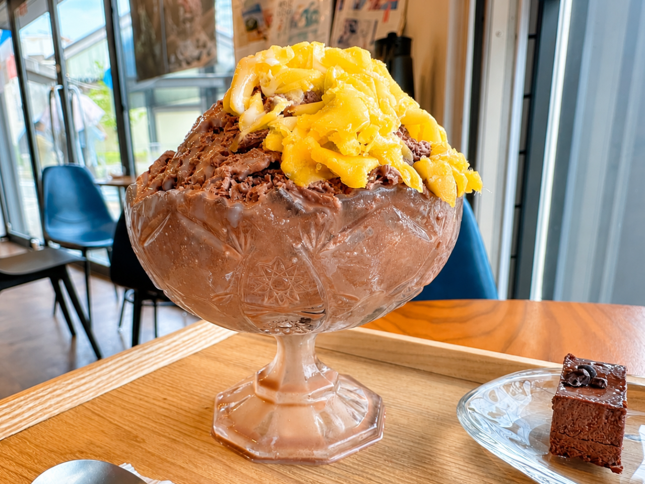 【神戸市東灘区】チョコレート氷を削り出す本格派！ 焼き菓子とドリンク付きの贅沢フルコース体験♪ 「Bean to bar chocolate NAGANO」さん