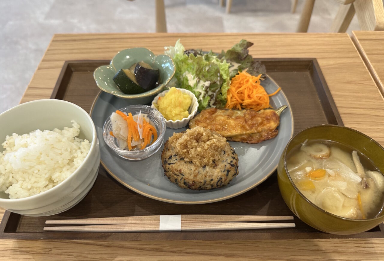 【神戸市灘区】一般の方の利用OKですよ! 980円でこの充実ぶり。看護師さんの知恵が詰まったバランスのよいランチ♪