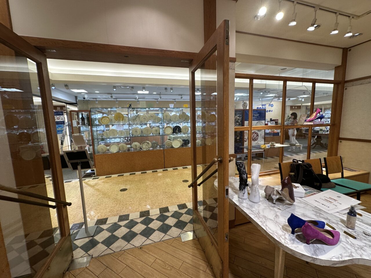 【神戸市】えっ、カスタムメイドパンプスが3万円前後!? SOL3階「神戸洋靴店」で“なんとなく”の靴選びを卒業。9月から価格改定へ