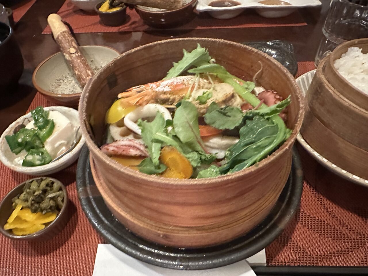 【神戸市灘区】ありそうで意外とない“蒸し料理”のお店♪ 王子公園「ひのき」さんへ。野菜も海鮮もせいろでたっぷり！