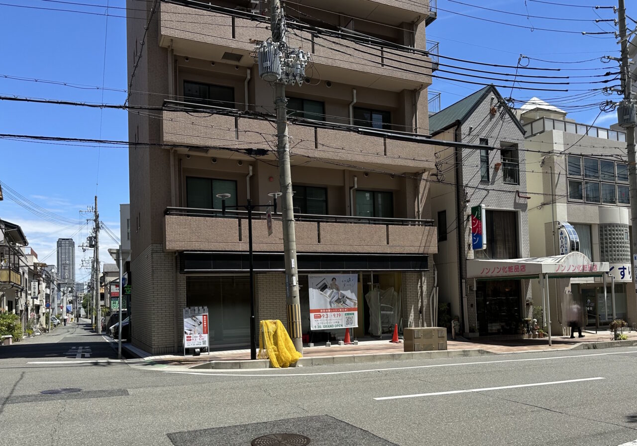 【神戸市灘区】実はコナミスポーツ系列！ 天井に“鏡”！？ 女性専用マシンピラティス「ピラティスミラー 六甲道」が9月20日新在家駅前にオープン♪