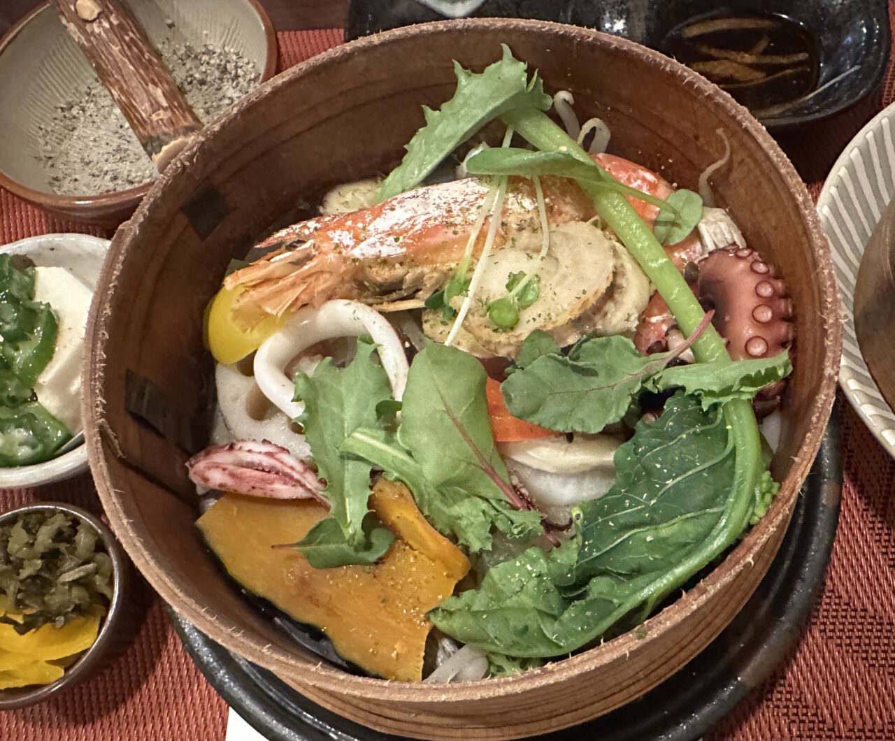 【神戸市灘区】ありそうで意外とない“蒸し料理”のお店♪ 王子公園「ひのき」さんへ。野菜も海鮮もせいろでたっぷり！