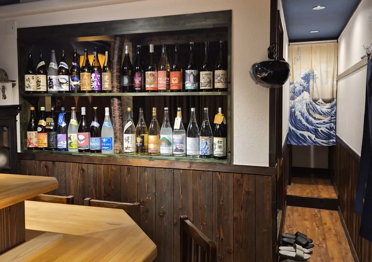 【神戸市灘区】約100種類の焼酎・梅酒がセルフで飲み放題！『焼酎Bar いっかく51』が王子公園に7月15日オープン