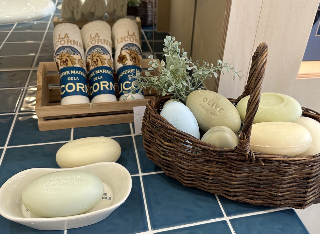 【神戸市東灘区】日本初の実店舗が摂津本山に！ 南フランス・マルセイユの石けん「LICORNE」さんへ。実際に使って選べます♪