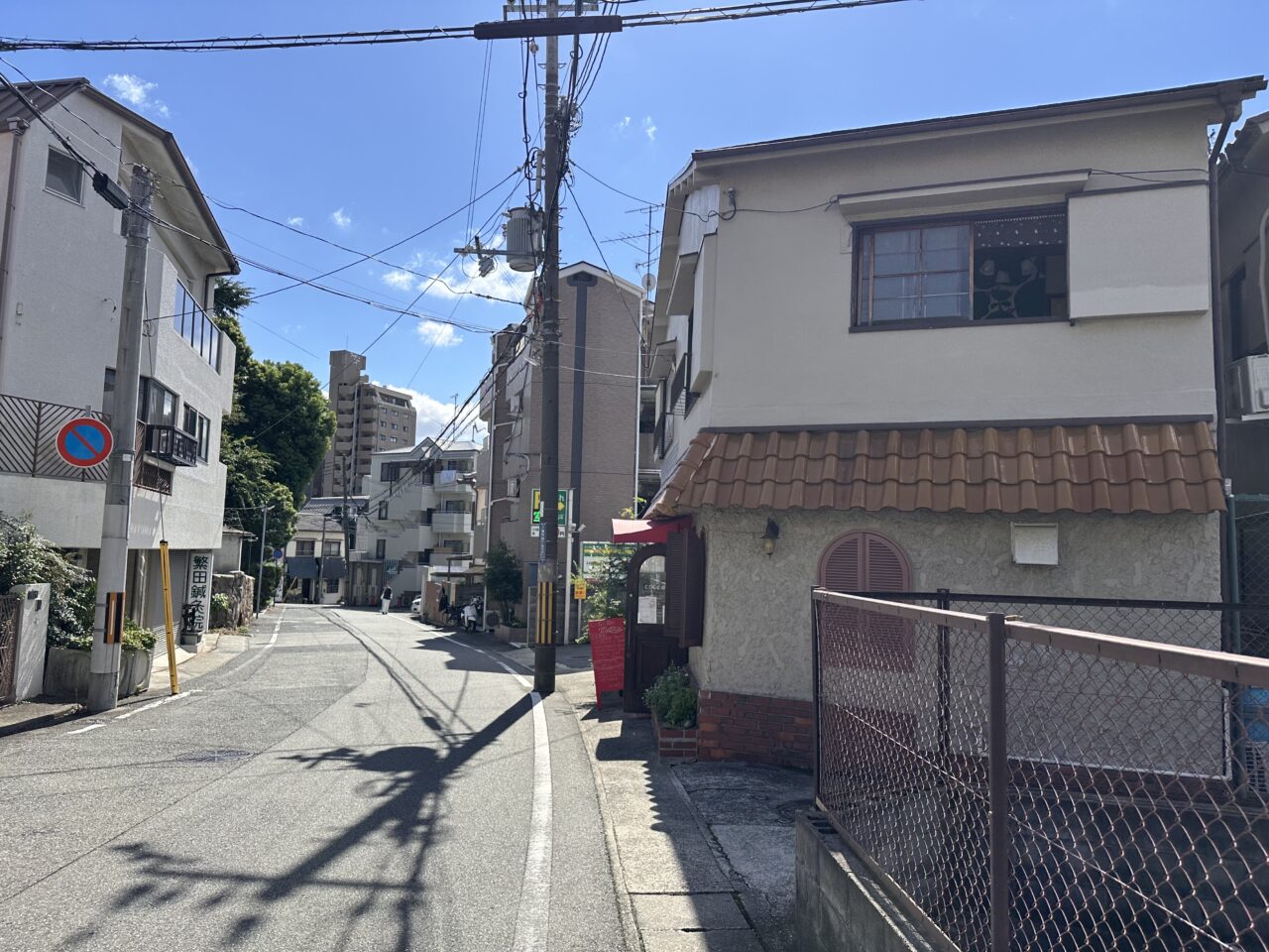 【神戸市灘区】六甲道 小さなカフェ「COCCO」さんへ。2階に広がるカラフルな毛糸の世界。