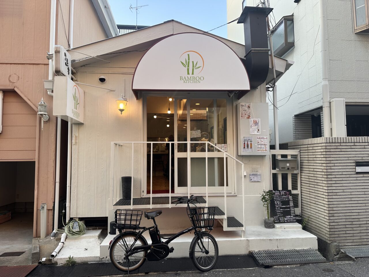 【神戸市灘区】17時過ぎでも「Aランチ」を注文できるの?! 鹿ノ下通の「Bamboo kitchen」さん で、ハンバーグ&デミチキンカツとチキン南蛮を購入しました♪