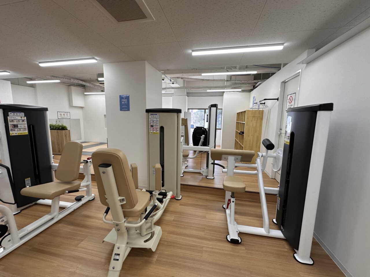 【神戸市東灘区】なんとカラオケも！山手幹線沿い「chocoZAP 本山北町」さんオープン♪ 緑を眺めながらのマッサージチェアも…。